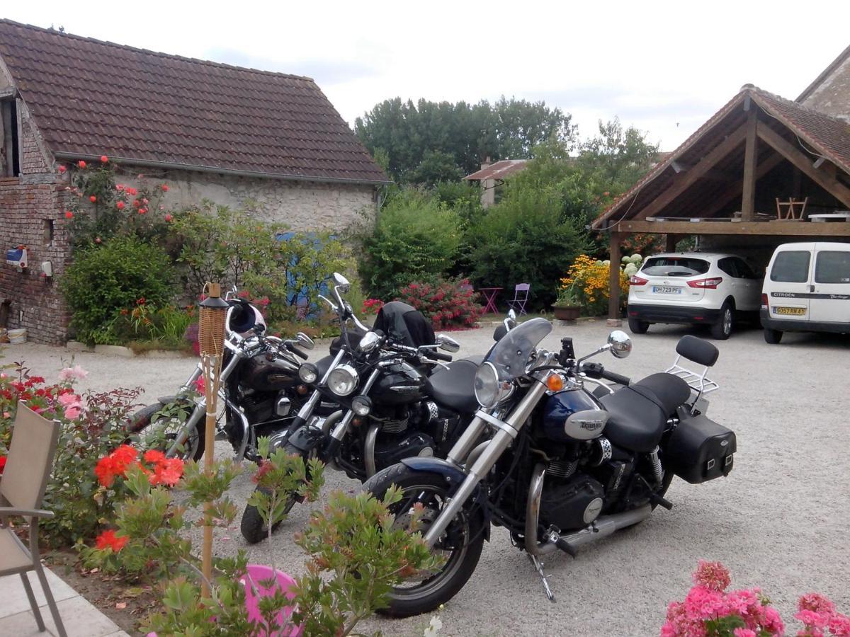 Les Hirondelles Bed & Breakfast Onzain Exterior foto
